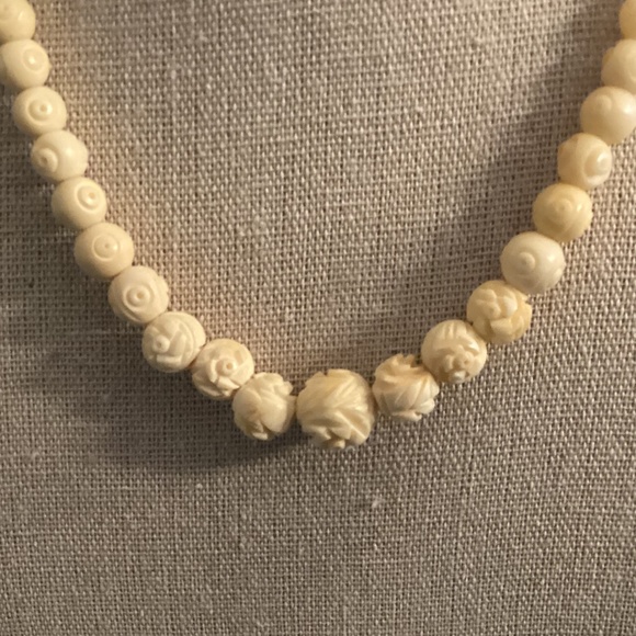 Vintage 20s Graduated Hand-Carved (probably faux) Ivory Bead Necklace (read all) - Picture 3 of 7